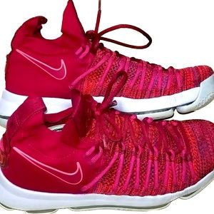 Cool and comfortable Nike Kevin Durant athletic sneakers